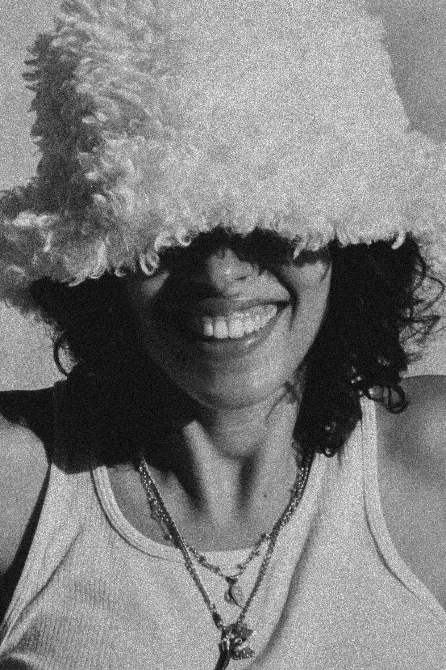 Fluffy Bucket - Snow